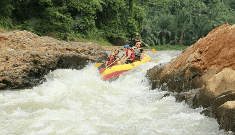 Keasyikan dan Tantangan Arung Jeram: Apa yang Harus Kamu Tahu Sebelum Mencobanya